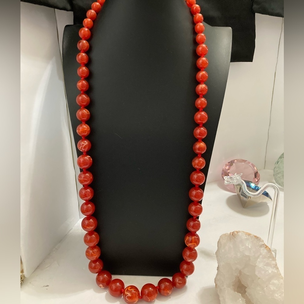Vintage 60’s deep red/orange swirl acrylic bead necklace​​​